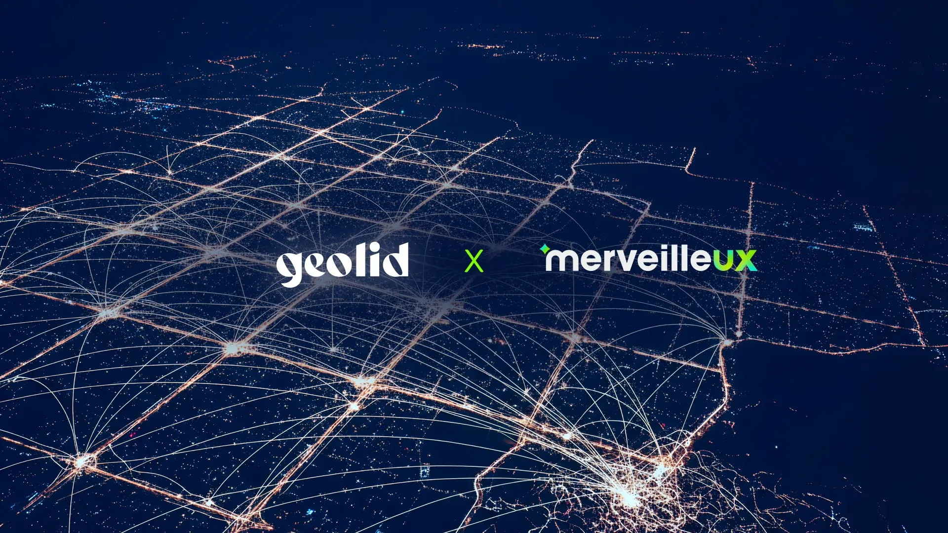 Logo de Geolid et merveilleUX. En arrière-plan : vue aérienne photoréaliste de nuit d'un réseau de points de vente sur une carte, où des balises lumineuses et alignées symbolisent la gestion précise et la cohérence UX pour le marketing local.